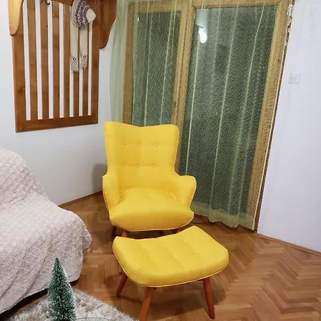 Pine Forest Apartment *